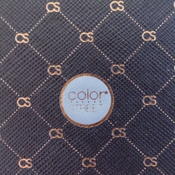 Color Street 18" Rose Gold Colored Triple Station Necklace Tokyo Lights - Picture 4 of 8